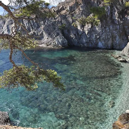 Le Palm, Climatise Pour 4 Personnes Avec Vue Et Piscine Sur Le Port D'hyeres * 耶尔