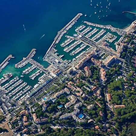 Le Palm, Climatise Pour 4 Personnes Avec Vue Et Piscine Sur Le Port D'hyeres Appartement Hyères