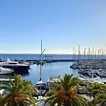 Apartment Le Palm, Climatise Pour 4 Personnes Avec Vue Et Piscine Sur Le Port D'hyeres