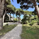Le Palm, Climatise Pour 4 Personnes Avec Vue Et Piscine Sur Le Port D'hyeres Apartment