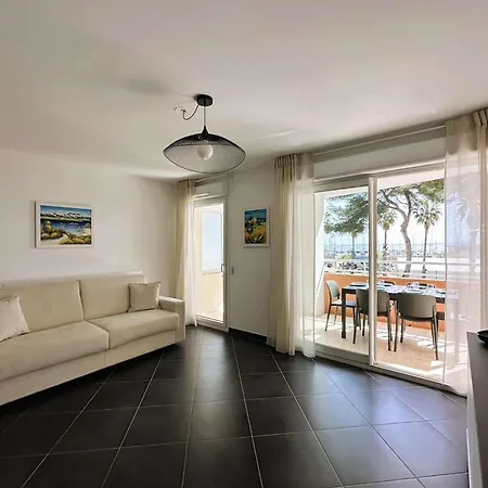 Le Palm, Climatise Pour 4 Personnes Avec Vue Et Piscine Sur Le Port D'hyeres Lägenhet *
