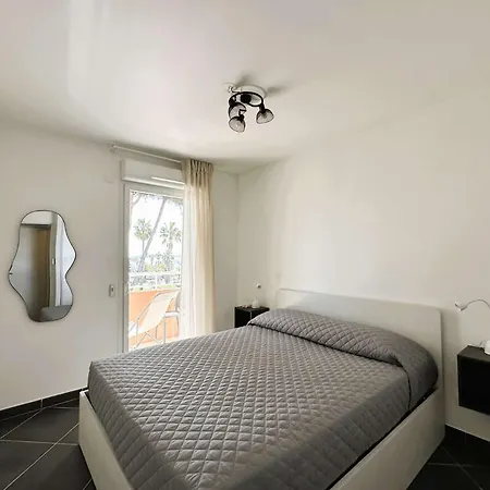 Lägenhet Le Palm, Climatise Pour 4 Personnes Avec Vue Et Piscine Sur Le Port D'hyeres *
