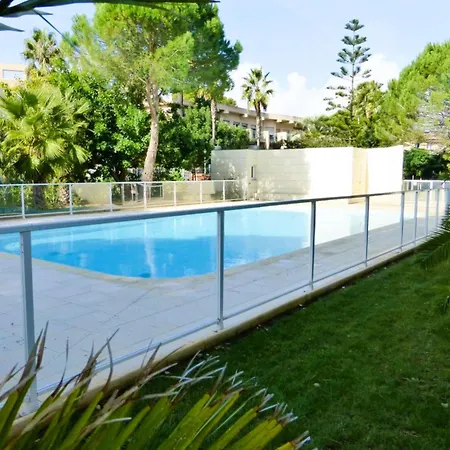Le Palm, Climatise Pour 4 Personnes Avec Vue Et Piscine Sur Le Port D'hyeres * Hyères