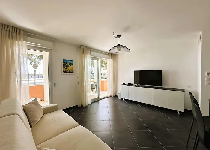 Le Palm, Climatise Pour 4 Personnes Avec Vue Et Piscine Sur Le Port D'hyeres Lejlighed