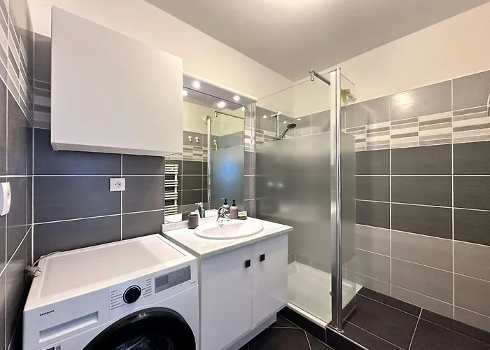 Le Palm, Climatisé Pour 4 Personnes Avec Vue Et Piscine Sur Le Port D'hyères