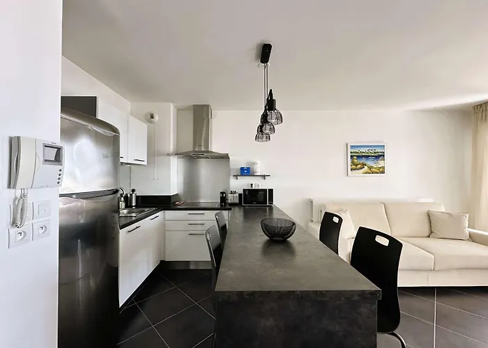 Lejlighed Le Palm, Climatise Pour 4 Personnes Avec Vue Et Piscine Sur Le Port D'hyeres Hyères