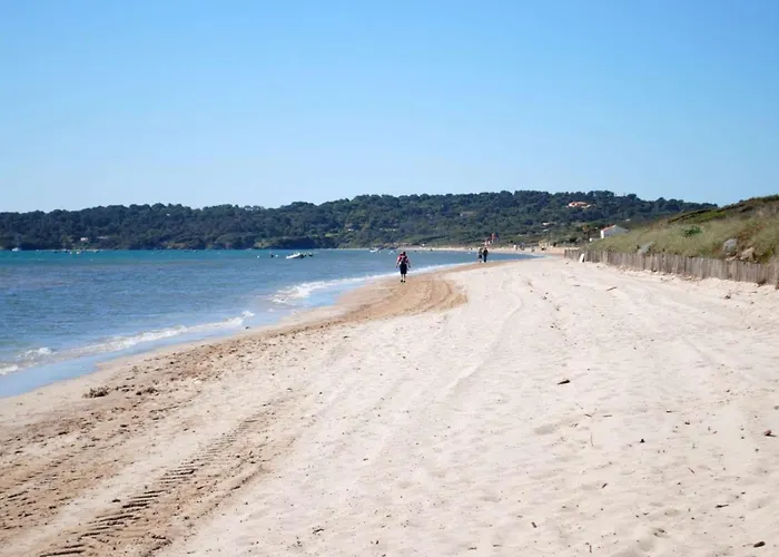 Le Palm, Climatisé Pour 4 Personnes Avec Vue Et Piscine Sur Le Port D'hyères *