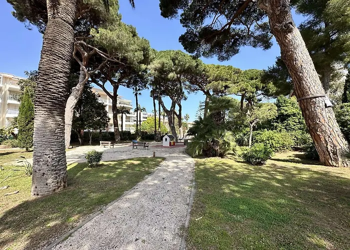 Le Palm, Climatise Pour 4 Personnes Avec Vue Et Piscine Sur Le Port D'hyeres Lejlighed